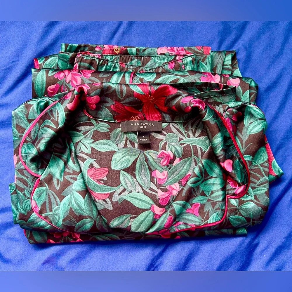 Ann Taylor Dark Green, Pink Tropical Floral Pajama Set, Size M - Picture 15 of 15